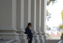 Man to be charged with kill threat against mayor Darryn Lyons