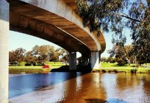Man jumps, disappears, in Barwon river