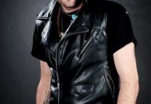 Ray shines with songs