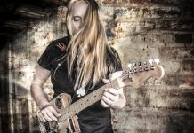 Grooving blues hits hot moves