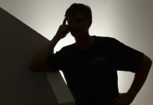 Burglar struggle shocks resident