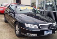 Brazen thieves steal luxury Holden after distracting salesman at Geelong car yard