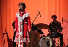 Convay plays Patsy Cline