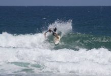 Locals keep a grip for early Open lead