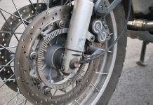 Hands-free teen rider loses bike