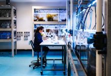 Deakin hits top 200 in the world