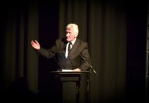 Eperience the story of Dire Straits