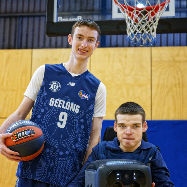 FridayFeat_492309_04