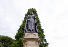 A regal return at the gardens