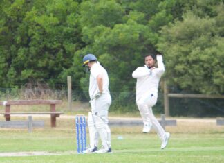 Hawks stay in touch with top four