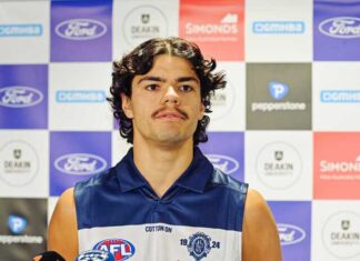 Cats re-sign Lawson for two more years