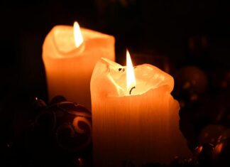 Enjoy some Carols by Candlelight
