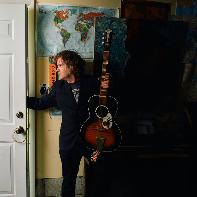 Troubadour brings new album to town