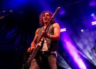 Guitar legend amps up for tour