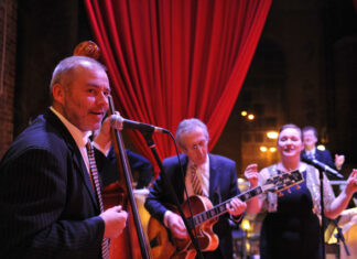 Swinging summer at the gardens