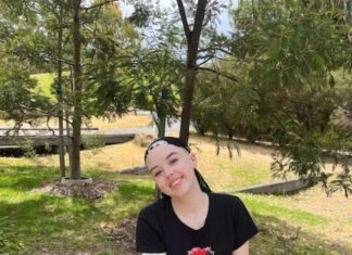 Scarlett needs your help